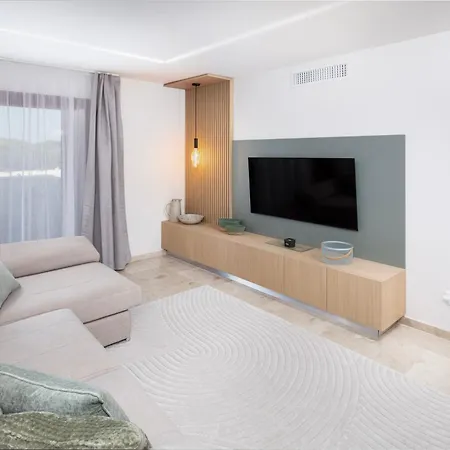 Cc8 Iv By Zanis Lägenhet *